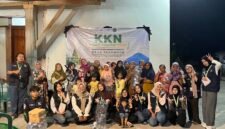 Ket foto – Mahasiswa KKN Berdampak Universitas Muhammadiyah Malang (UMM) di Desa Kesamben Blitar