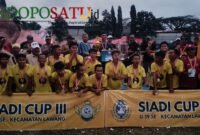Pemberian Tropi Siadi CUP kepada juara 1 (Foto: Seno pendoposatu.id)