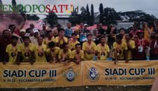 Pemberian Tropi Siadi CUP kepada juara 1 (Foto: Seno pendoposatu.id)