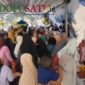Warga Kota Pasuruan saat antri di pasar Mayangan (Foto: Abdullah pendoposatu.id)