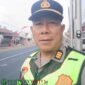 Kapolsek Muncar, AKP Kusmisn, S.H saat melaksanakan pengaturan lalu lintas pagi hari (Foto: Boby pendoposatu.id)