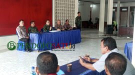 Kapolsek Muncar, Perwakilan PN Banyuwangi. Perwakilan BPN Banyuwangi saat penyelesaian di kantor desa Sumberwaras (Foto: Boby pendoposatu.id)