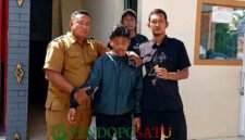 Terduga pengedar sabu saat diamankan oleh pihak sekolah SMAN 1 Rogojampi (Foto: Boby pendoposatu.id)