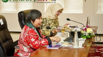 Ketua Komnas HAM RI, Anis Hidayah didampingi Bupati Banyuwangi, Ipuk Fiestiandani dalam acara sosialisasi program Penilaian HAM (Foto: Boby pendoposatu.id)