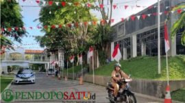 Ornamen Bendera sudah terpasang dilingkungan Pemkab Banyuwangi (Foto: Boby pendoposatu.id)