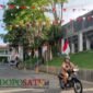 Ornamen Bendera sudah terpasang dilingkungan Pemkab Banyuwangi (Foto: Boby pendoposatu.id)