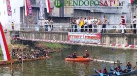 Pelaksana Tugas (Plt) Bupati Tulungagung,  Ahmad Baharudin membuka langsung lomba dayung dalam rangka memperingati HUT RI ke-81 (Foto: Hanik pendoposatu.id)