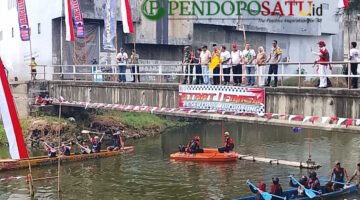 Pelaksana Tugas (Plt) Bupati Tulungagung,  Ahmad Baharudin membuka langsung lomba dayung dalam rangka memperingati HUT RI ke-81 (Foto: Hanik pendoposatu.id)