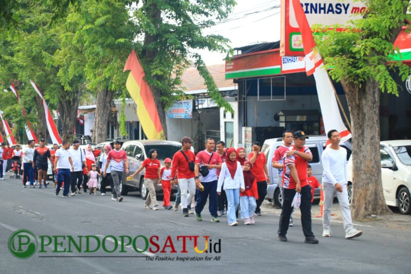 Pegawai Lapas IIA Banyuwangi beserta keluarga Funwalk (Foto: Boby pendoposatu.id)