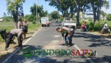 Unit Gakkum Satlantas Polresta Banyuwangi saat oleh TKP laka lantas (Foto: Boby pendoposatu.id)