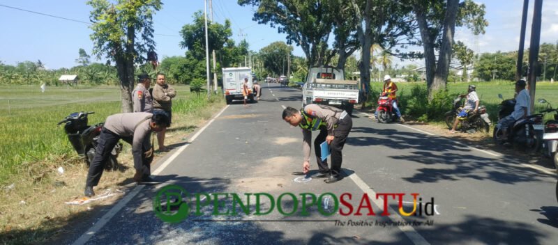 Unit Gakkum Satlantas Polresta Banyuwangi saat oleh TKP laka lantas (Foto: Boby pendoposatu.id)