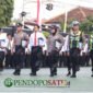 Personel petugas Polresta Banyuwangi tampak menerima piagam penghargaan dari Kapolresta (Foto: pendoposatu.id)