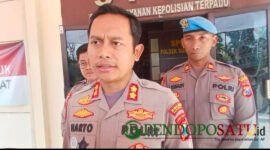 Kapolres Pasuruan AKBP, Agung Harto Cahyono memberikan klarifikasi terkait insiden yang terjadi di sekitar Mapolsek Sukorejo (Foto: Abdullah pendoposatu.id)