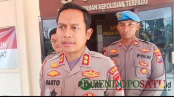 Kapolres Pasuruan AKBP, Agung Harto Cahyono memberikan klarifikasi terkait insiden yang terjadi di sekitar Mapolsek Sukorejo (Foto: Abdullah pendoposatu.id)
