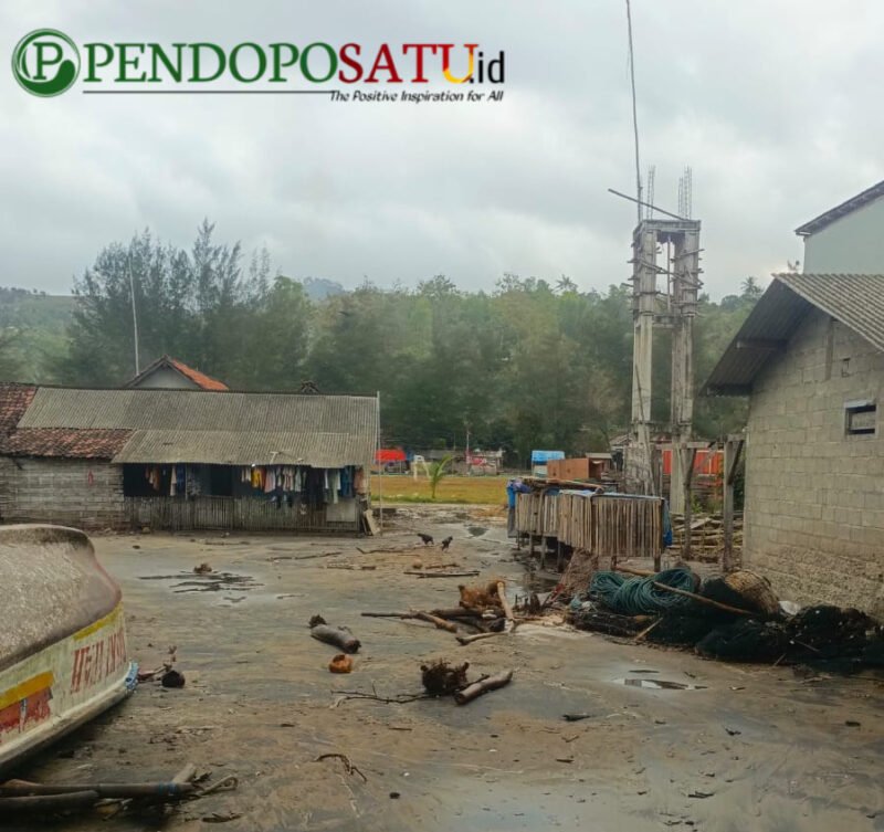 Rumah warga daerah pesisir pantai Sidem yang terkena banjir rob (Foto: Hanik pendoposatu.id)