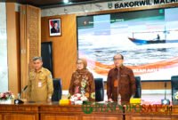 Kepala Bakorwil III Malang, Asep Kusdinar (kiri) didampingi Kepala BKD Provinsi Jawa Timur, Indah Wahyuni dan pihak Bank Jatim (Foto: bgs pendoposatu.id)