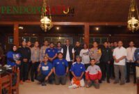 Polda Jatim dan Kapolres Pasuruan saat silaturahim pertemukan Bonek dan Aremania (Foto: Abdullah pendoposatu.id)