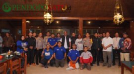 Polda Jatim dan  Kapolres Pasuruan saat silaturahim pertemukan Bonek dan Aremania (Foto: Abdullah pendoposatu.id)