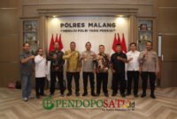 Kapolres Malang, AKBP Rulian Syauri dan Ketua Umum IPSI Kabupaten Malang Zia’ulhaq, didampingi para pengurus perguruan silat (Foto: Diki pendoposatu.id)