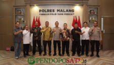Kapolres Malang, AKBP Rulian Syauri dan Ketua Umum IPSI Kabupaten Malang Zia’ulhaq, didampingi para pengurus perguruan silat (Foto: Diki pendoposatu.id)