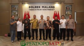 Kapolres Malang, AKBP Rulian Syauri dan Ketua Umum IPSI Kabupaten Malang Zia’ulhaq, didampingi para pengurus perguruan silat (Foto: Diki pendoposatu.id)