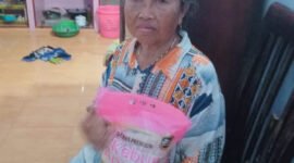 Tamah (65) tahun salah satu penerima bantuan sosial sembako (Foto: Boby pendoposatu.id)