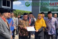 Menteri Pendidikan RI, Prof. Dr. Abdul Mu'ti, M.Ed. saat meresmikan Madina Building di Pesantren Entrepreneur Muhammadiyah Gondanglegi Kabupaten Malang (Foto: Agus.S pendoposatu.id)