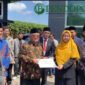 Menteri Pendidikan RI, Prof. Dr. Abdul Mu'ti, M.Ed. saat meresmikan Madina Building di Pesantren Entrepreneur Muhammadiyah Gondanglegi Kabupaten Malang (Foto: Agus.S pendoposatu.id)