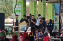 Kepala Desa Srigonco, Bantur, Didit Puji Leksono saat memberikan hadiah pada lomba jalan sehat menyambut HUT Kemerdekaan RI ke 81 (Foto: Seno pendoposatu.id)