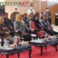 Kepala Bakorwil Malang, Asep Kusdinar dan Wabup Malang, hj. Lathifah Shohib saat mendampingi Gubernur Jatim, Khofifah Indar Parawansa di Taman Krida (Foto: Bgs pendoposatu.id)