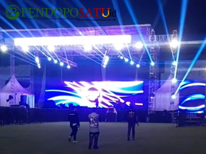 Panggung Festival Mbois 11 di Kota Malang tampak kosong menyusul aksi boikot yang dilakukan deretan musisi legendaris (Foto: Agus S pendoposatu.id)