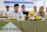 Bupati Pasuruan, HM.Rusdi Sutejo didampingi Sekda, Yudha Triwidya Sasongko, dan jajaran manajemen RSUD Bangil yang dipimpin Plt.Direktur RSUD Bangil, dr. Tri Dinar Herturini saat mengikuti sesi wawancara pimpinan dalam rangkaian penilaian dan evaluasi akreditasi oleh tim surveyor KARS (Foto: Abdullah)