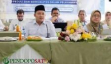 Bupati Pasuruan, HM.Rusdi Sutejo didampingi Sekda, Yudha Triwidya Sasongko, dan jajaran manajemen RSUD Bangil yang dipimpin Plt.Direktur RSUD Bangil, dr. Tri Dinar Herturini saat mengikuti sesi wawancara pimpinan dalam rangkaian penilaian dan evaluasi akreditasi oleh tim surveyor KARS (Foto: Abdullah)