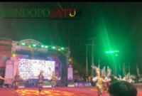 Pertunjukan tarian dari berbagai daerah pada acara Ben Carnival 2026 Kota Blitar (Foto: Nadia pendoposatu.id)