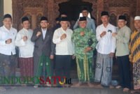 Bupati Malang, HM Sanusi (tengah) bersama Ketua PCNU, KH.Hamim Kholili dan pengurus MWC NU Gondanglegi (Foto: Seno pendoposatu.id)