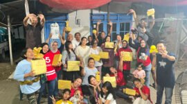 Panitia penyelenggara lomba dan warga Gang Podomoro (Foto: Hanik pendoposatu.id)