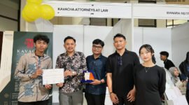 Founder Kavacha Attorneys at Law, Shendy Prasetyo, S.H., M.H., CPM., CIRP., CIRM., bersama rekan dalam acara kegiatan Brawijaya Jurist Career Expo 2026 di Widyaloka Building, UNIBRAW Malang (Foto: bgs pendoposatu.id)