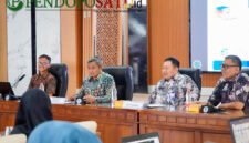 Kepala Bakorwil Malang, Asep Kusdinar saat mendampingi Disperpusip Jatim dan programer dari Perpustakaan Nasional RI (Foto: bgs pendoposatu.id)