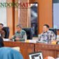 Kepala Bakorwil Malang, Asep Kusdinar saat mendampingi Disperpusip Jatim dan programer dari Perpustakaan Nasional RI (Foto: bgs pendoposatu.id)