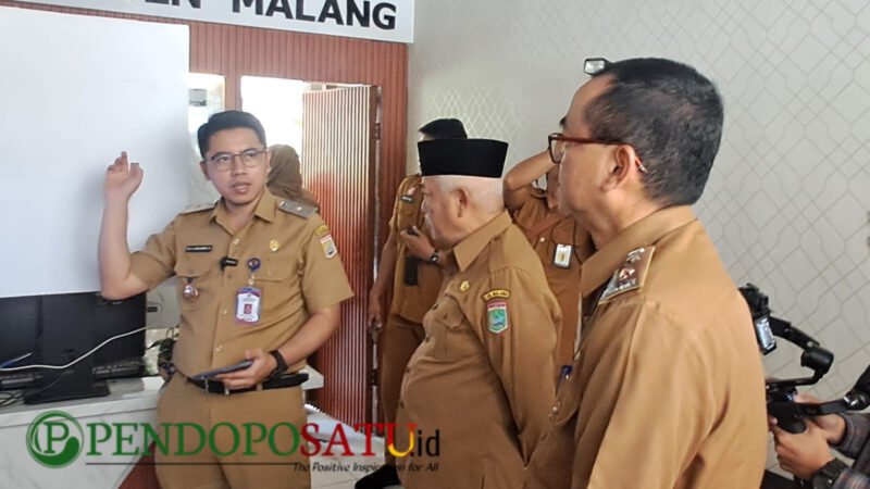 Bupati Malang, HM Sanusi saat tinjau peluncuran program ECO OFFICE di kantor Dinas Lingkungan Hidup (DLH) Kabupaten Malang (Foto: Agus S pendoposatu.id)