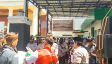 LSM LIRA dan LPA Pasuruan saat menggelar aksi damai di Pengadilan Tinggi Surabaya (Foto: Abdullah pendoposatu.id)