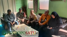 Kepala Bidang Penempatan Tenaga Kerja Disnakertrans Kabupaten Malang, Tri Darmawan S., turut mendampingi Bhabinkamtibmas Polsek Pakis, Aipda Eka Nararia, Babinsa Koramil, Serka Harsono, Kamituwo Dusun Wendit Desa Mangliawan, Huda dan Pemilik PT. BGS, Ridayanti (Foto: bgs pendoposatu.id)