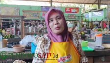 Salah satu pedagang, Suprihatin saat di temui di pasar Kebonagung (Foto: Abdullah pendoposatu.id)
