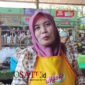 Salah satu pedagang, Suprihatin saat di temui di pasar Kebonagung (Foto: Abdullah pendoposatu.id)