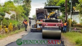 Hotmix perbaikan ruas jalan desa Senggreng kecamatan Sumberpucung (Foto: bgs pendoposatu.id)