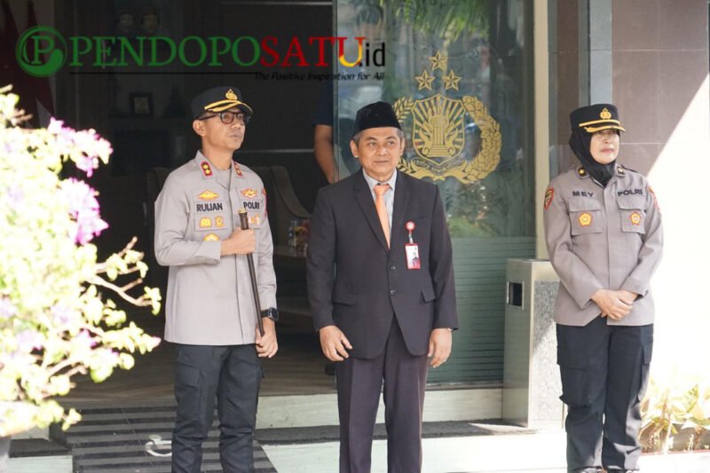 Kapolres Malang, AKBP Rulian Syauri dengan kepala Bakorwil III Malang, Asep Kusdinar (Foto: bgs pendoposatu.id)