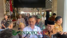 Staf Khusus Kepala Staf Kepresidenan RI, Alfret Denny Djoike Tuejeh dan Bupati Malang, H.M Sanusi saat di wawancarai oleh awak media (Foto: Seno pendoposatu.id)