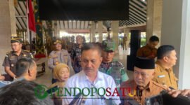 Staf Khusus Kepala Staf Kepresidenan RI, Alfret Denny Djoike Tuejeh dan Bupati Malang, H.M Sanusi saat di wawancarai oleh awak media (Foto: Seno pendoposatu.id)
