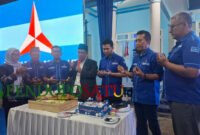 Wakil Gubernur Jatim, Emil Elestianto Dardak saat menghadiri HUT ke-25 Partai Demokrat di kantor DPC Demokrat kabupaten Blitar (Foto: Nadia KK pendoposatu.id)