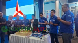 Wakil Gubernur Jatim, Emil Elestianto Dardak saat menghadiri HUT ke-25 Partai Demokrat di kantor DPC Demokrat kabupaten Blitar (Foto: Nadia KK pendoposatu.id)